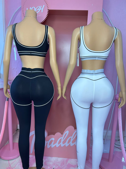 2 Piece Alo Yoga Set Black & White